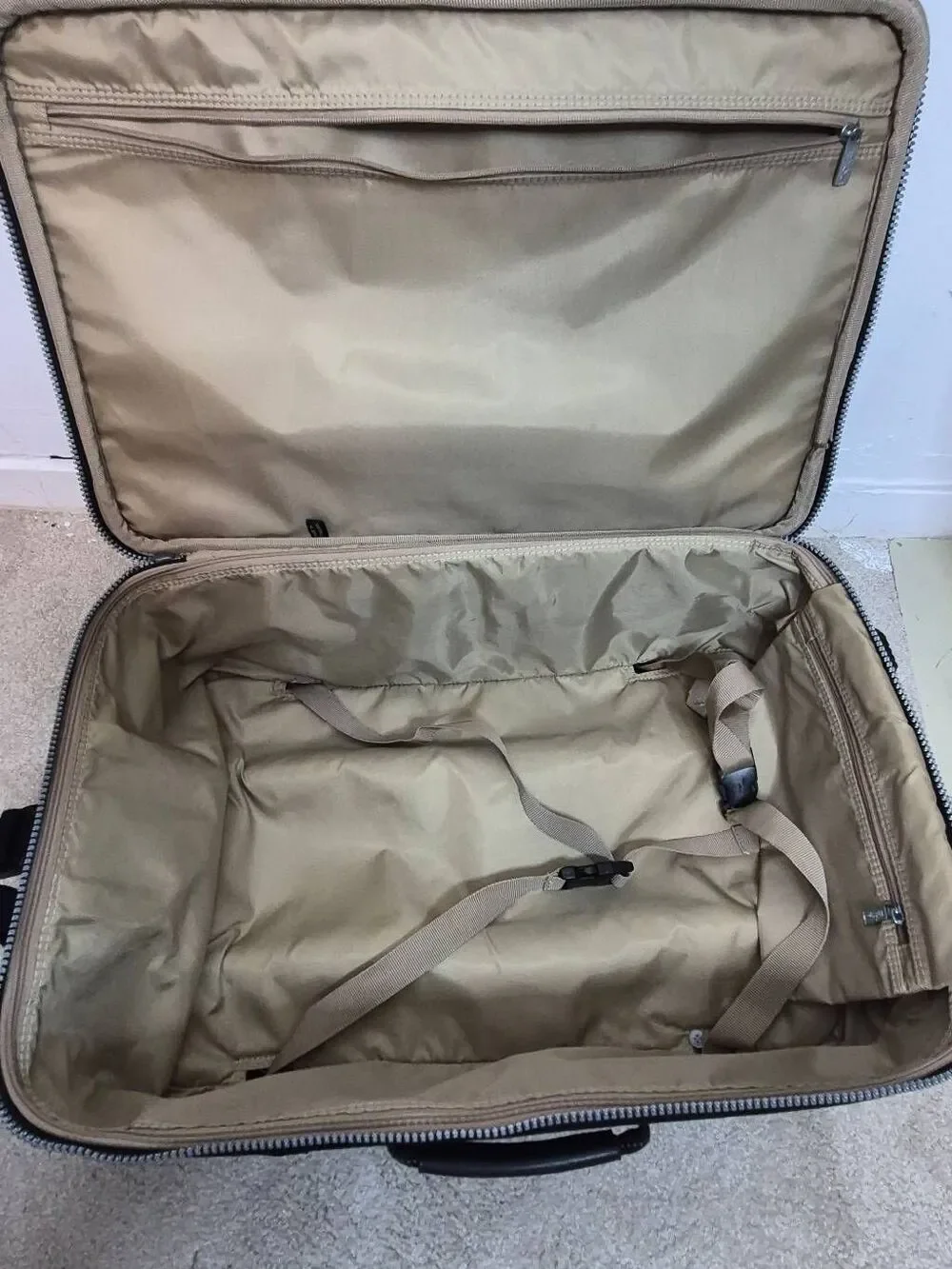 Kipling rolling suitcase